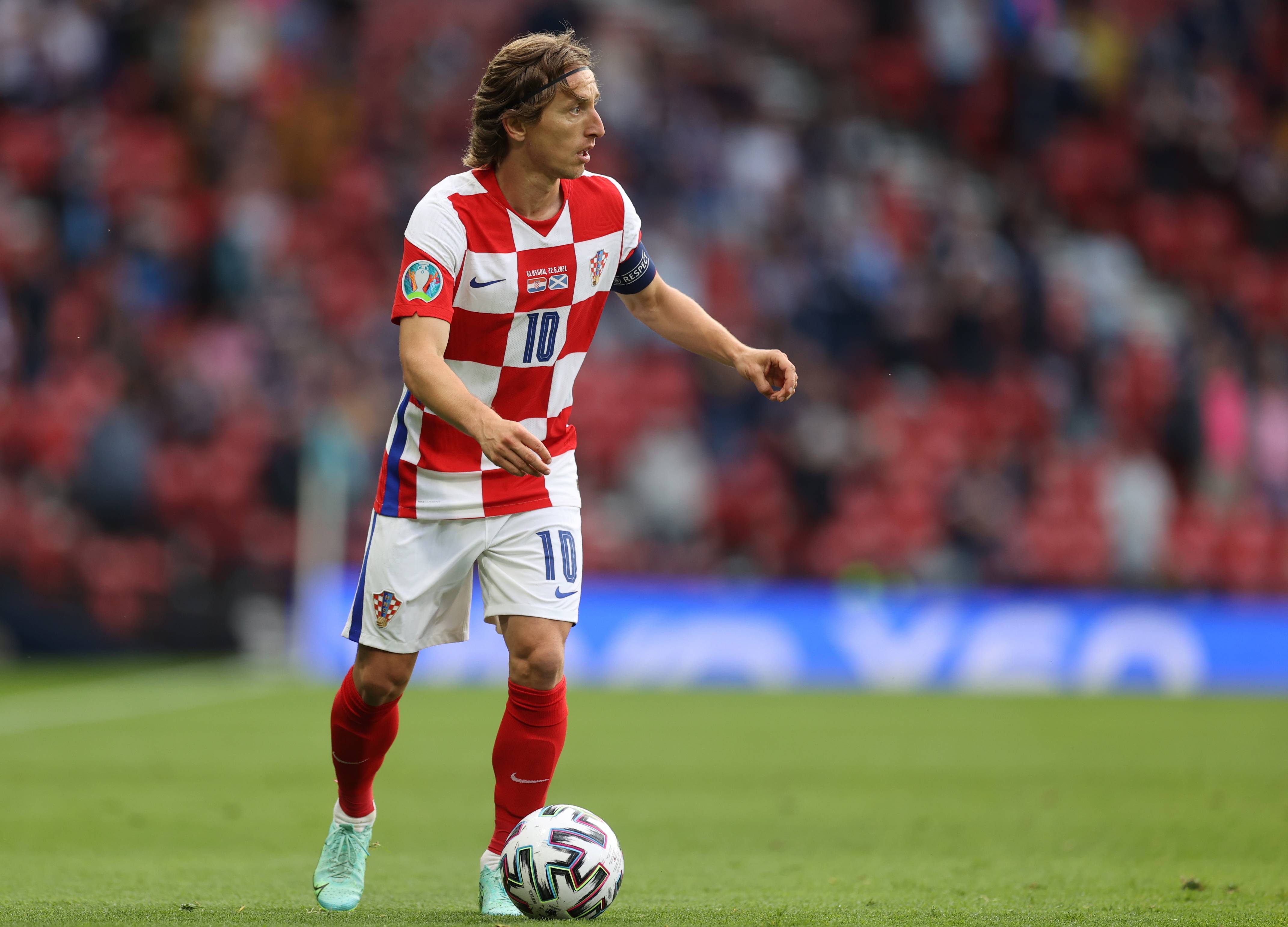 于根伟谈于汉超退役：联赛收官战的拥抱，有我对他的敬意