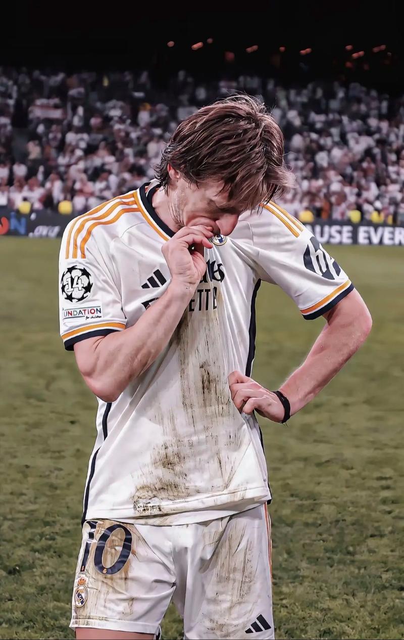 邮报：梅努希望冬窗离开曼联，有12家俱乐部对他感兴趣